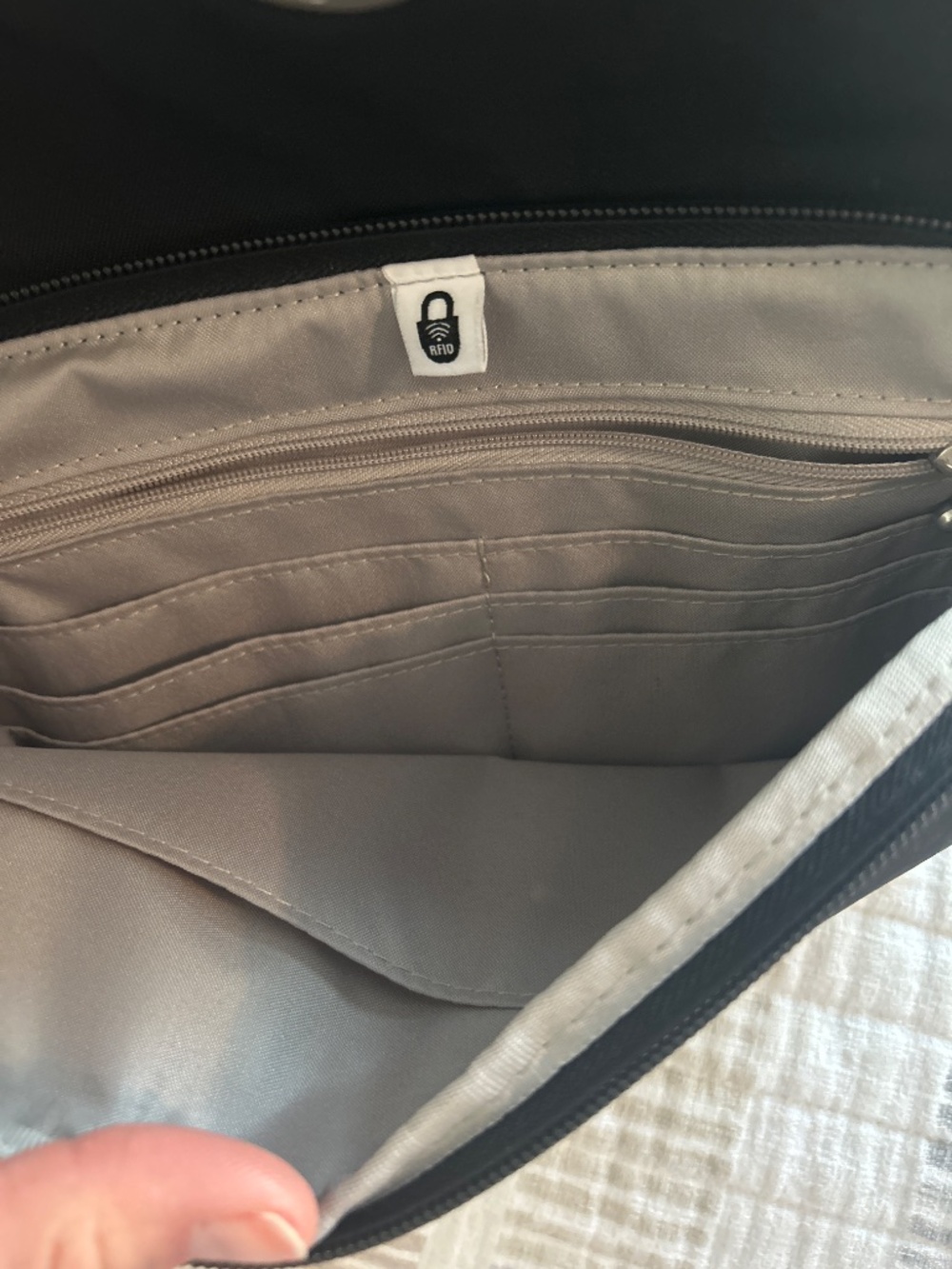Baggalini crossbody - Picture 4 of 6